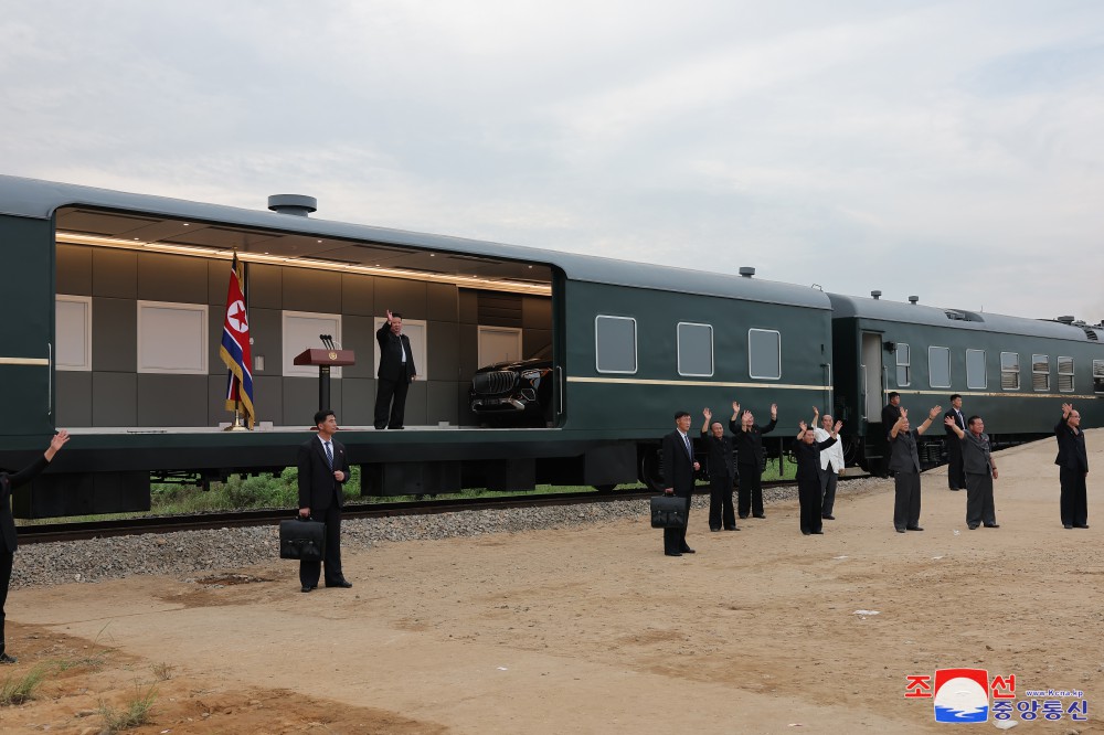 Respected Comrade Kim Jong Un Clarifies in His Speech Stand of Party and Government on Repairing Flood Damage and Consoles Flood Victims