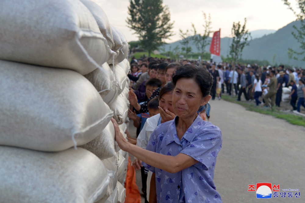 Relief Materials from WPK Central Committee Delivered to Inhabitants in Flood-hit Areas of Jagang Province