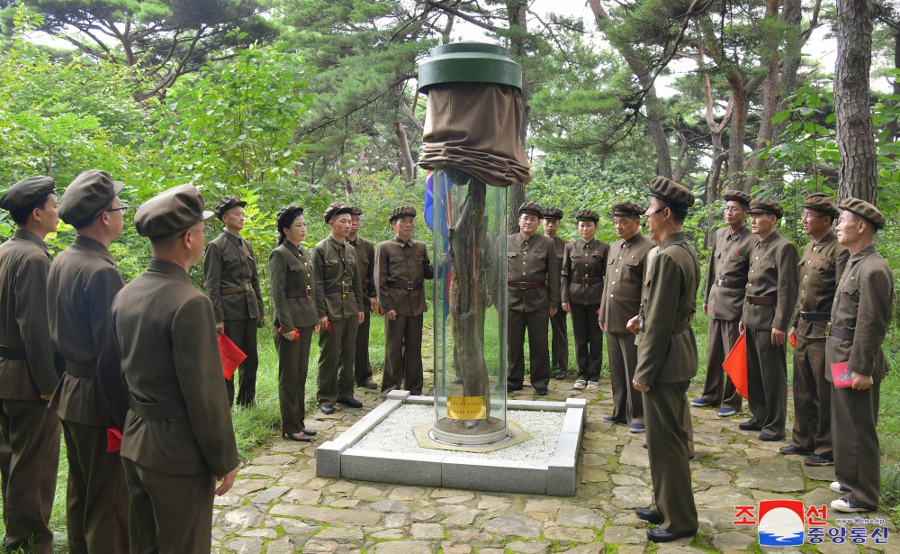 Trade Union Officials in DPRK Meet to Mark Anniversary of National Liberation