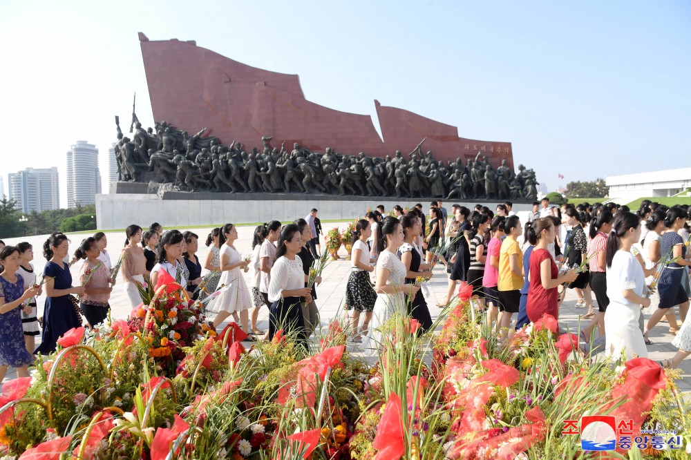 Floral Tribute Paid to Statues of President Kim Il Sung and Chairman Kim Jong Il