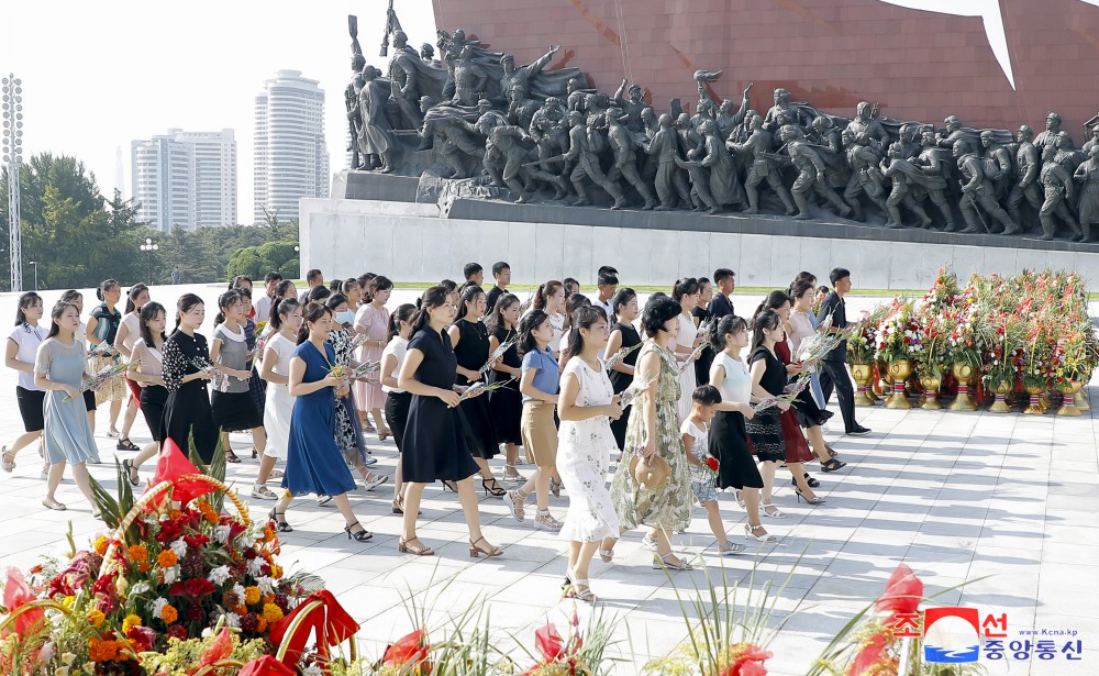 Floral Tribute Paid to Statues of President Kim Il Sung and Chairman Kim Jong Il