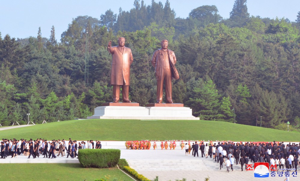 Floral Tribute Paid to Statues of President Kim Il Sung and Chairman Kim Jong Il