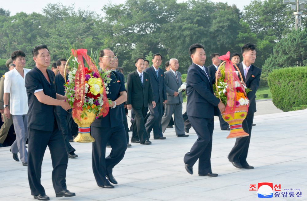 Floral Tribute Paid to Statues of President Kim Il Sung and Chairman Kim Jong Il