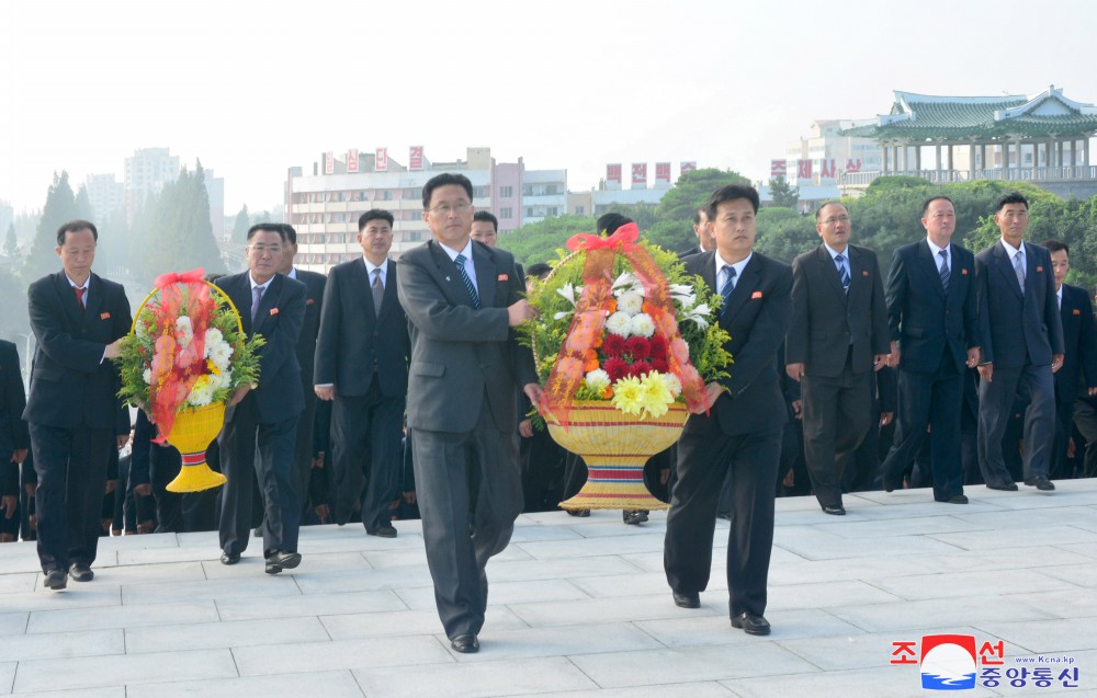 Floral Tribute Paid to Statues of President Kim Il Sung and Chairman Kim Jong Il