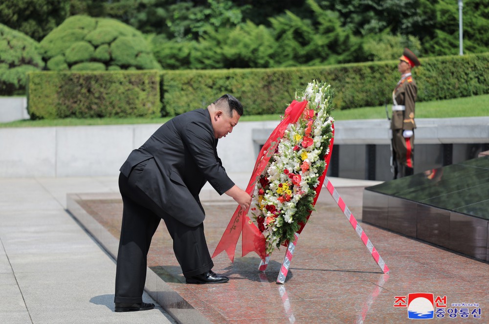 Respected Comrade Kim Jong Un Visits Revolutionary Martyrs Cemetery on Mt Taesong