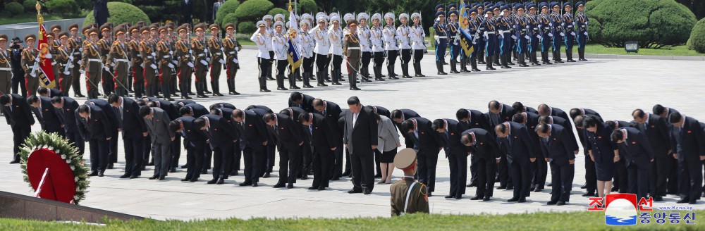 Respected Comrade Kim Jong Un Visits Revolutionary Martyrs Cemetery on Mt Taesong