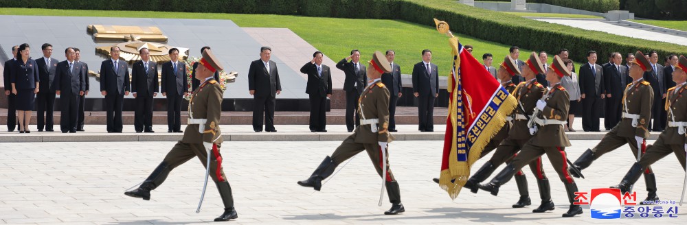 Respected Comrade Kim Jong Un Visits Revolutionary Martyrs Cemetery on Mt Taesong