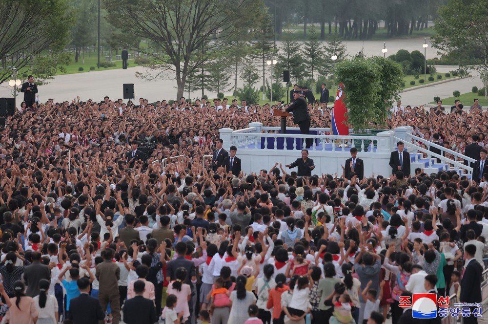 Flood Victims in North Phyongan, Jagang and Ryanggang Provinces Arrive in Pyongyang