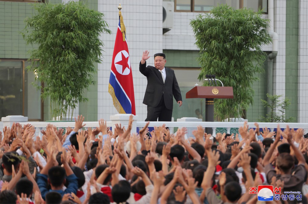 Flood Victims in North Phyongan, Jagang and Ryanggang Provinces Arrive in Pyongyang