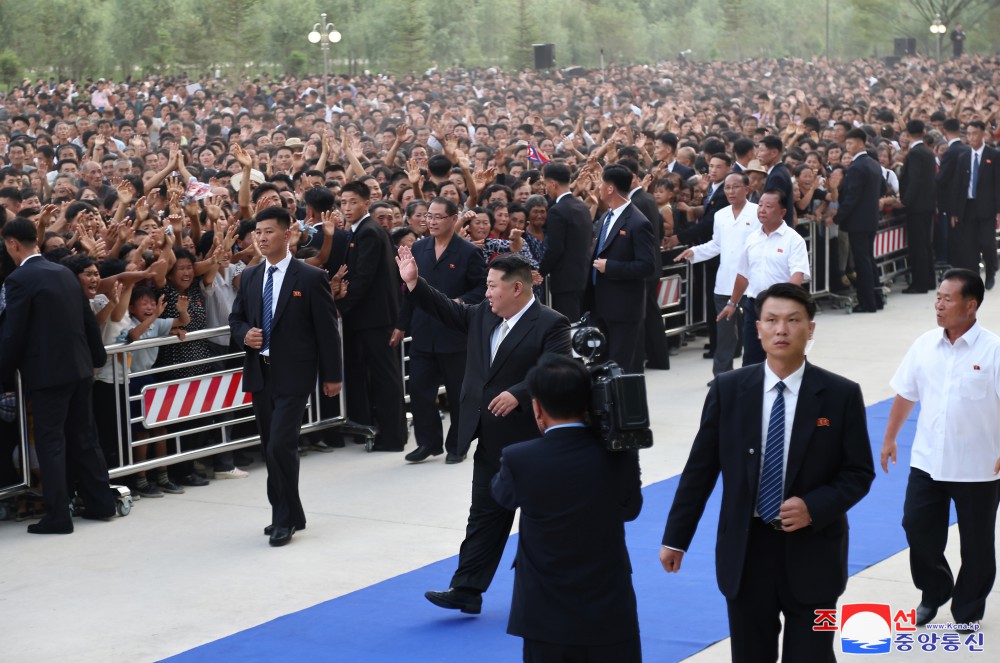 Flood Victims in North Phyongan, Jagang and Ryanggang Provinces Arrive in Pyongyang