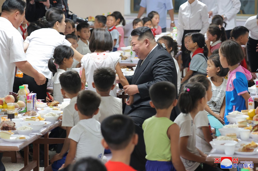 Flood Victims in North Phyongan, Jagang and Ryanggang Provinces Arrive in Pyongyang