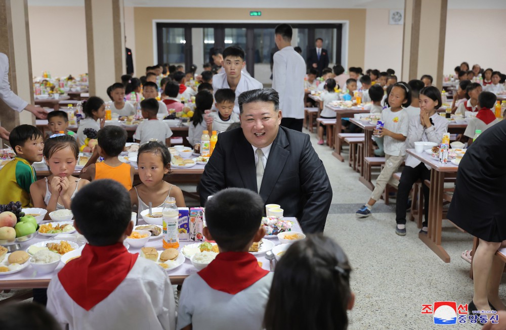 평안북도와 자강도,량강도의 수해지역 주민들 평양 도착