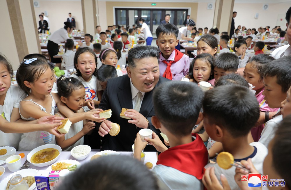 Flood Victims in North Phyongan, Jagang and Ryanggang Provinces Arrive in Pyongyang