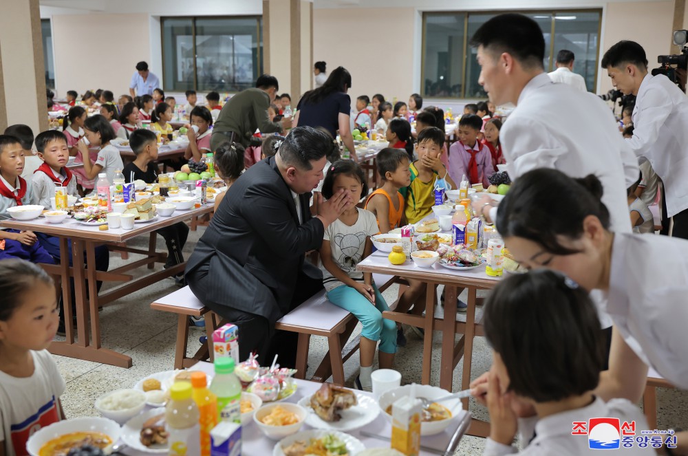 Flood Victims in North Phyongan, Jagang and Ryanggang Provinces Arrive in Pyongyang