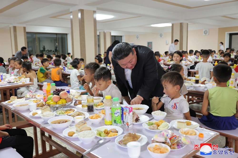 Flood Victims in North Phyongan, Jagang and Ryanggang Provinces Arrive in Pyongyang