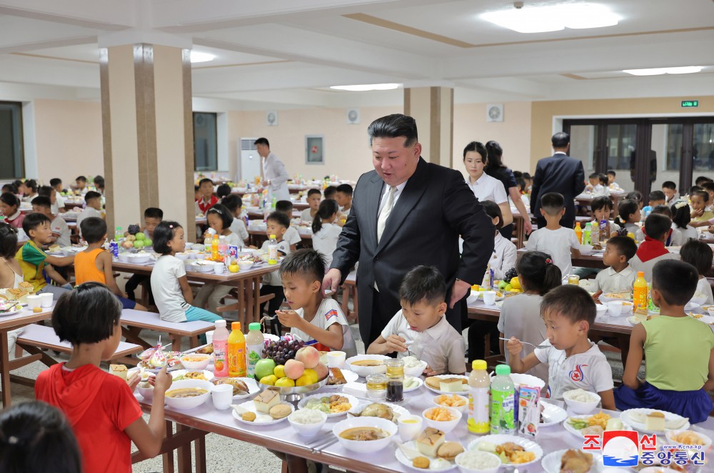 Flood Victims in North Phyongan, Jagang and Ryanggang Provinces Arrive in Pyongyang