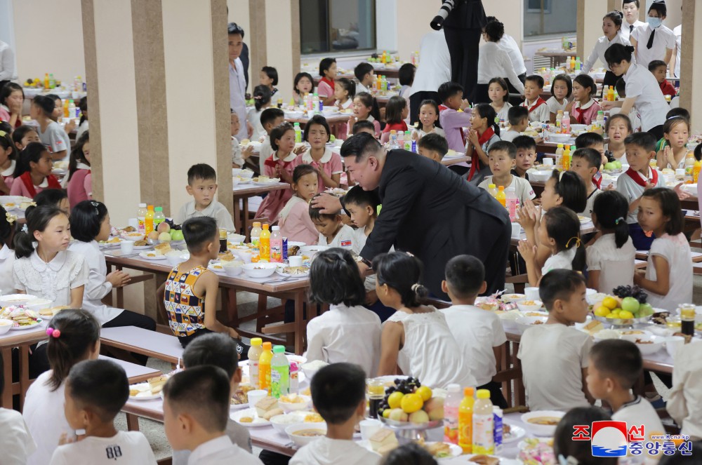 Flood Victims in North Phyongan, Jagang and Ryanggang Provinces Arrive in Pyongyang