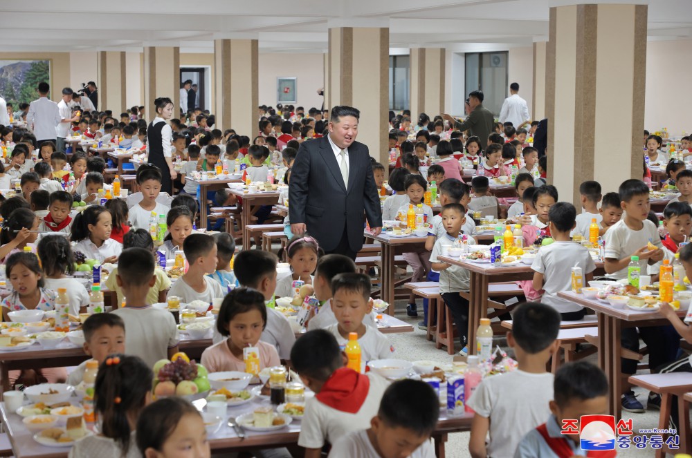 Flood Victims in North Phyongan, Jagang and Ryanggang Provinces Arrive in Pyongyang