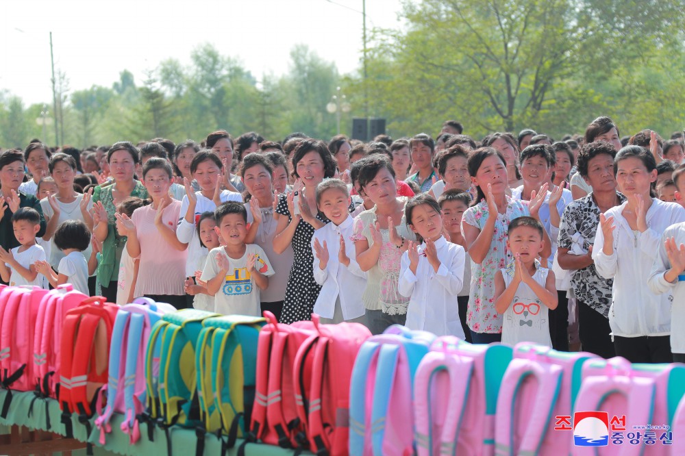 Respected Fatherly Marshal Kim Jong Un Sends Gifts to Preschoolers and Students from Flood-hit Areas