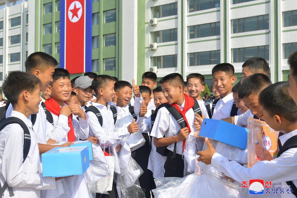 Respected Fatherly Marshal Kim Jong Un Sends Gifts to Preschoolers and Students from Flood-hit Areas