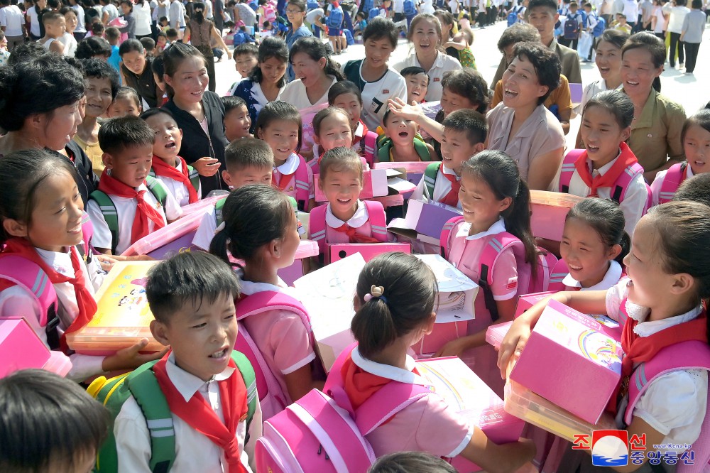 Respected Fatherly Marshal Kim Jong Un Sends Gifts to Preschoolers and Students from Flood-hit Areas