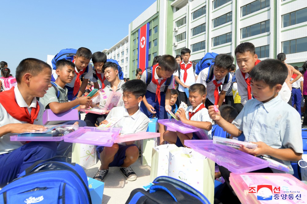 Respected Fatherly Marshal Kim Jong Un Sends Gifts to Preschoolers and Students from Flood-hit Areas