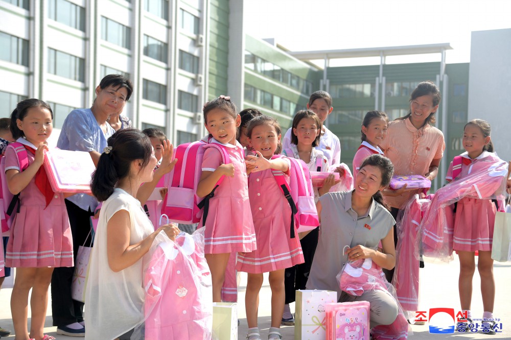 Respected Fatherly Marshal Kim Jong Un Sends Gifts to Preschoolers and Students from Flood-hit Areas