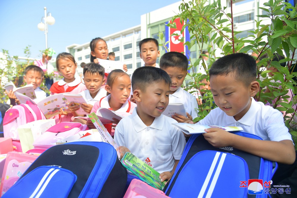 Respected Fatherly Marshal Kim Jong Un Sends Gifts to Preschoolers and Students from Flood-hit Areas