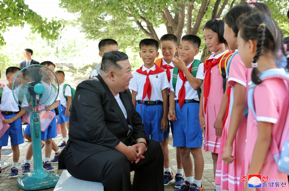 Respected Comrade Kim Jong Un Visits April 25 Hostel to Learn about Preparations for Education