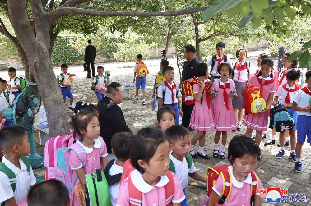 Respected Comrade Kim Jong Un Visits April 25 Hostel to Learn about Preparations for Education