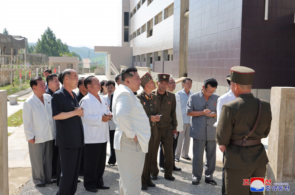 金正恩総書記が地方工業工場建設事業を現地指導