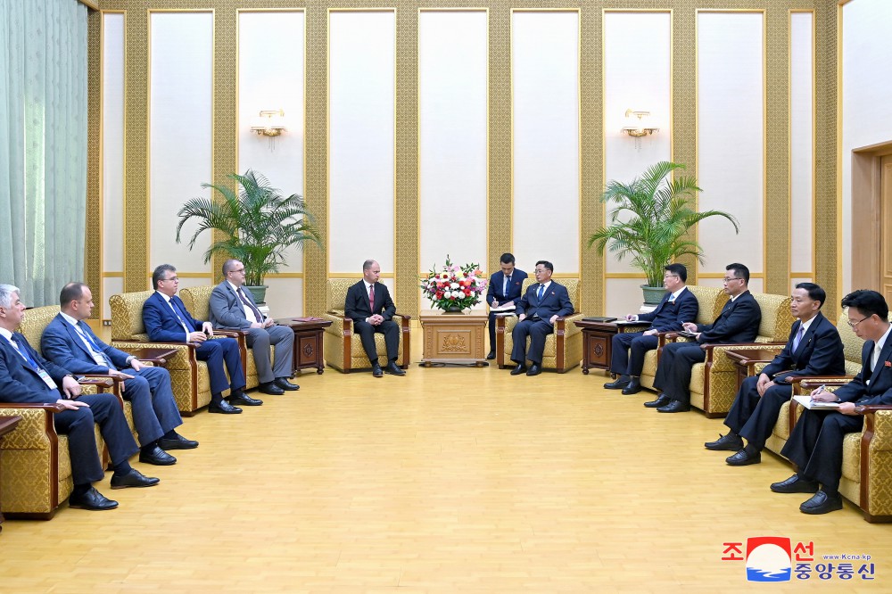 DPRK Premier Meets Russian Delegation