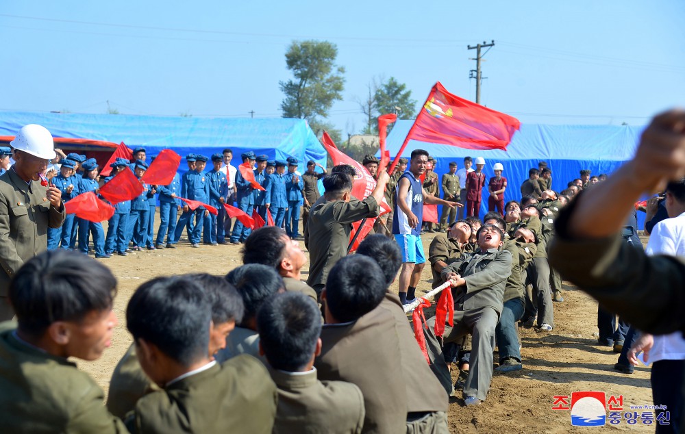 党和政府的领导干部同各地青年一起庆祝青年节