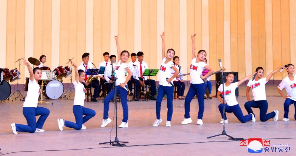 Celebran con alegría el Día de la Juventud