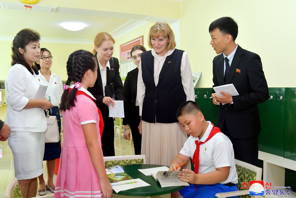 Russian Delegation of Education Officials Tours Various Places