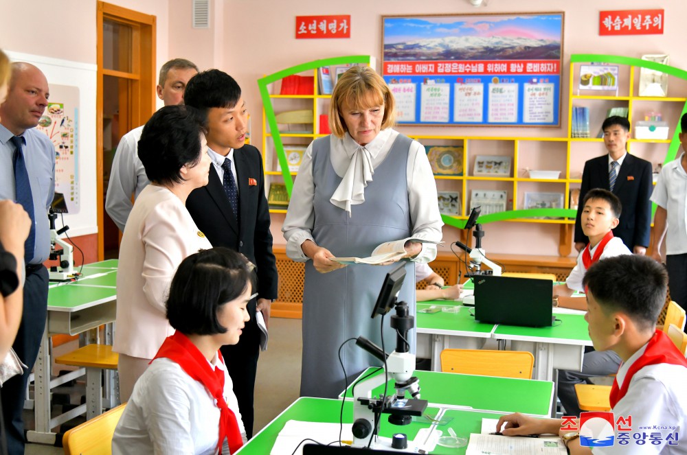 Russian Delegation of Education Officials Tours Various Places