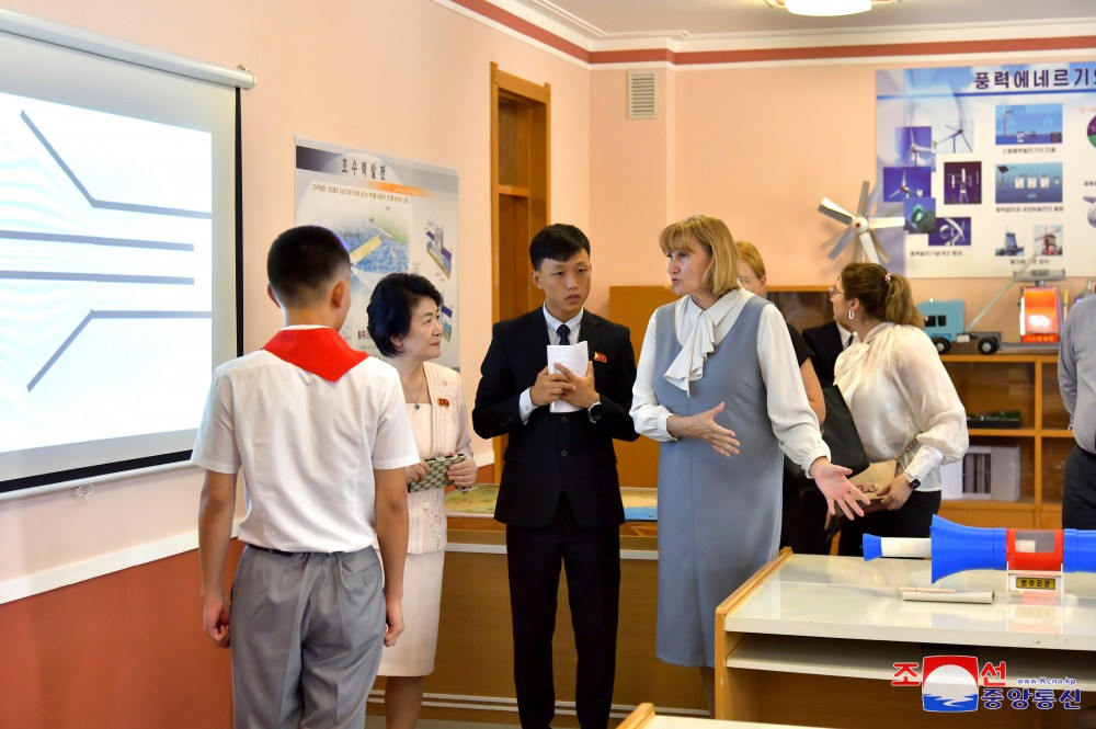 Russian Delegation of Education Officials Tours Various Places