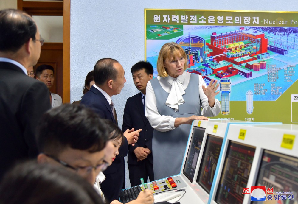 Russian Delegation of Education Officials Tours Various Places