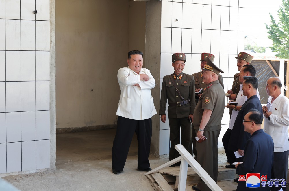 경애하는 김정은동지께서 함주군 지방공업공장건설장을 현지지도하시였다