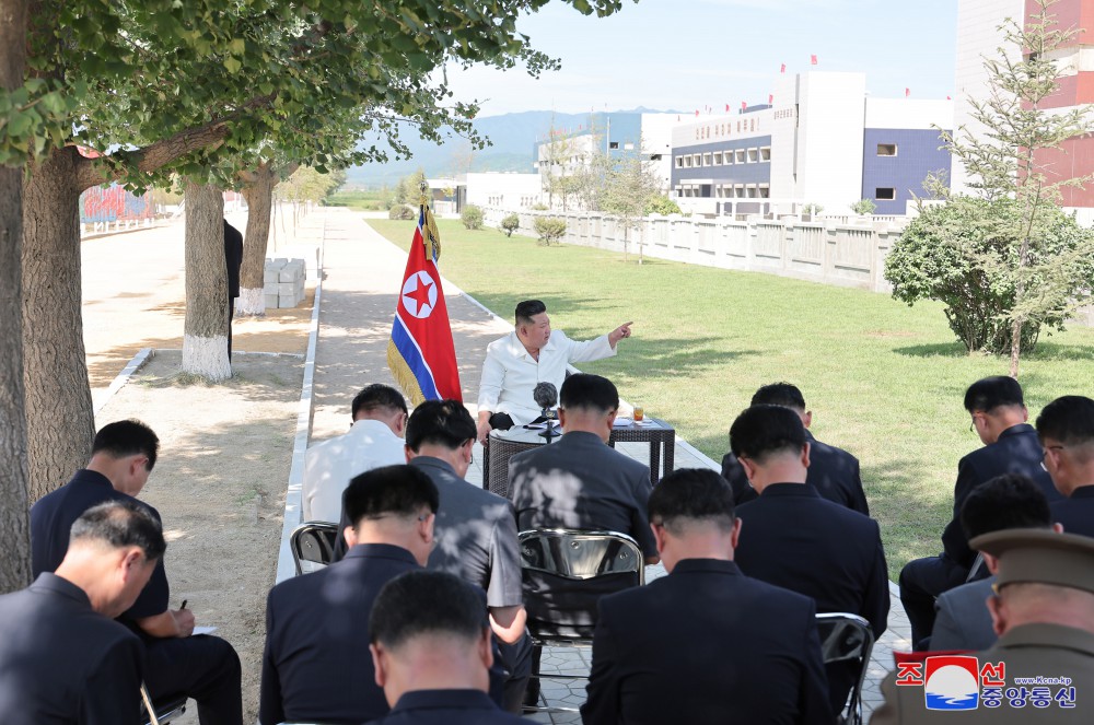 경애하는 김정은동지께서 함주군 지방공업공장건설장을 현지지도하시였다