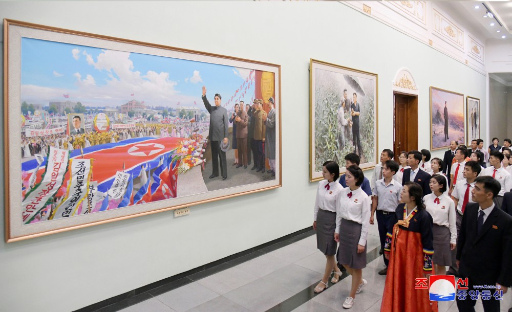 National Fine Art Exhibition Opens in DPRK