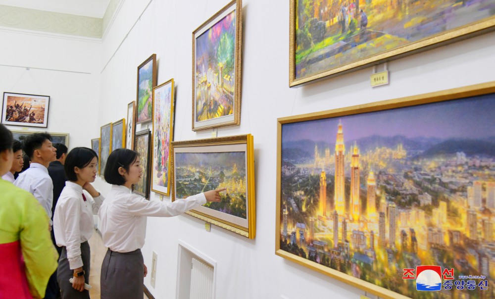 National Fine Art Exhibition Opens in DPRK