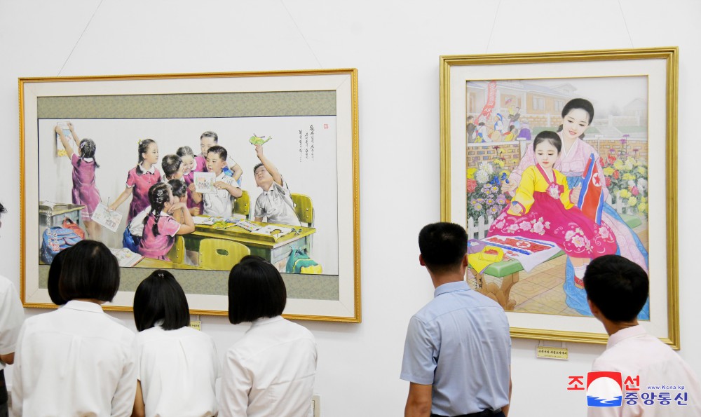 National Fine Art Exhibition Opens in DPRK