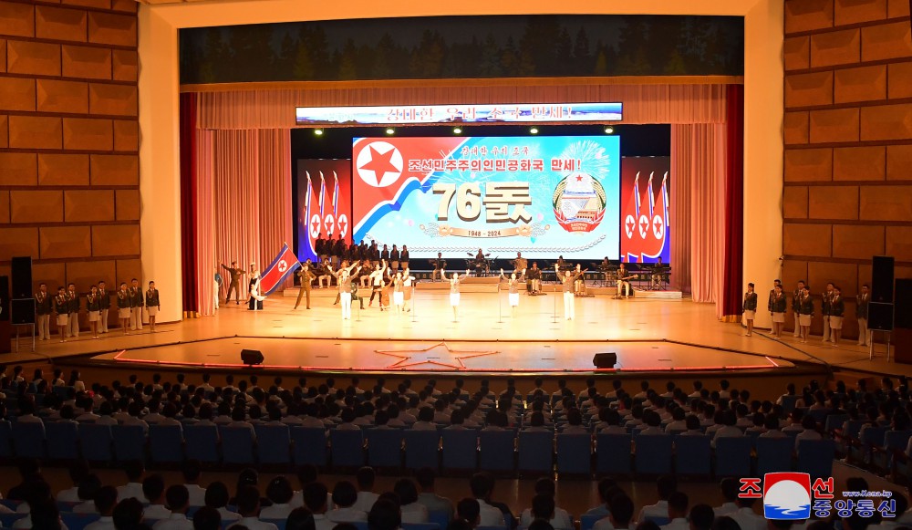 Performance of Youth Art Squad Given in DPRK