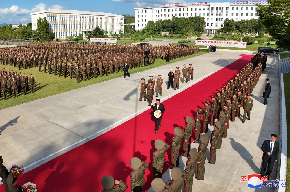 경애하는 김정은동지께서 오진우명칭 포병종합군관학교를 시찰하시였다