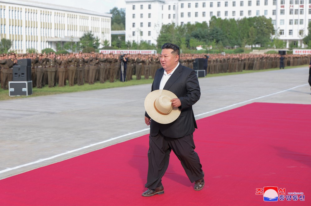 경애하는 김정은동지께서 오진우명칭 포병종합군관학교를 시찰하시였다