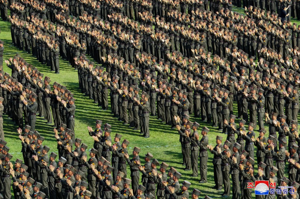 경애하는 김정은동지께서 오진우명칭 포병종합군관학교를 시찰하시였다