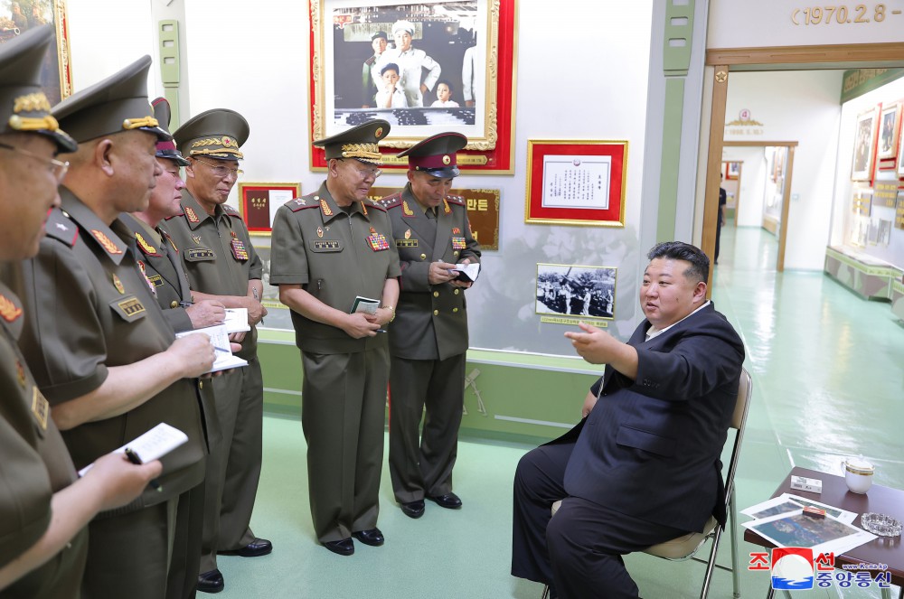 敬爱的金正恩同志视察吴振宇炮兵综合军官学校