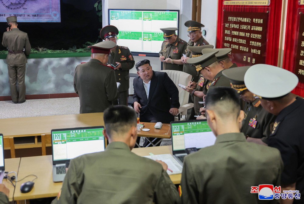 경애하는 김정은동지께서 오진우명칭 포병종합군관학교를 시찰하시였다