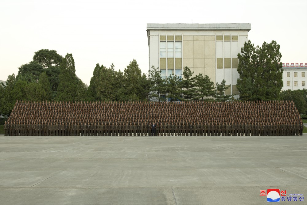 경애하는 김정은동지께서 오진우명칭 포병종합군관학교를 시찰하시였다